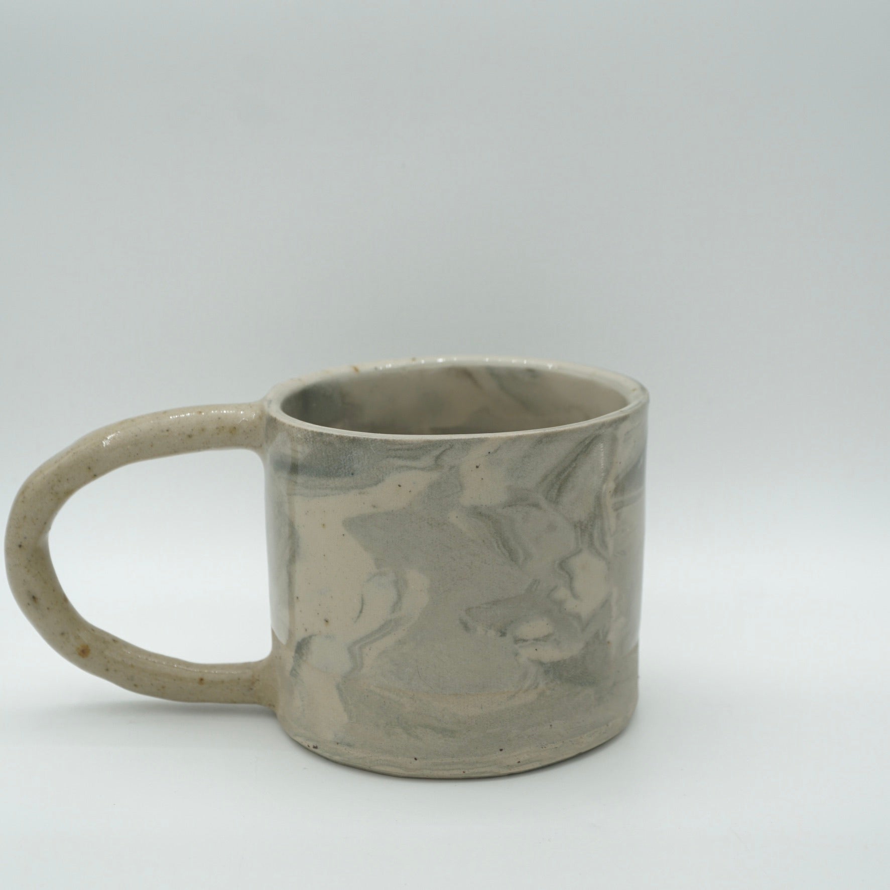 Kleine Tasse mit Henkel