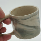 Kleine Tasse mit Henkel
