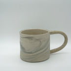 Kleine Tasse mit Henkel