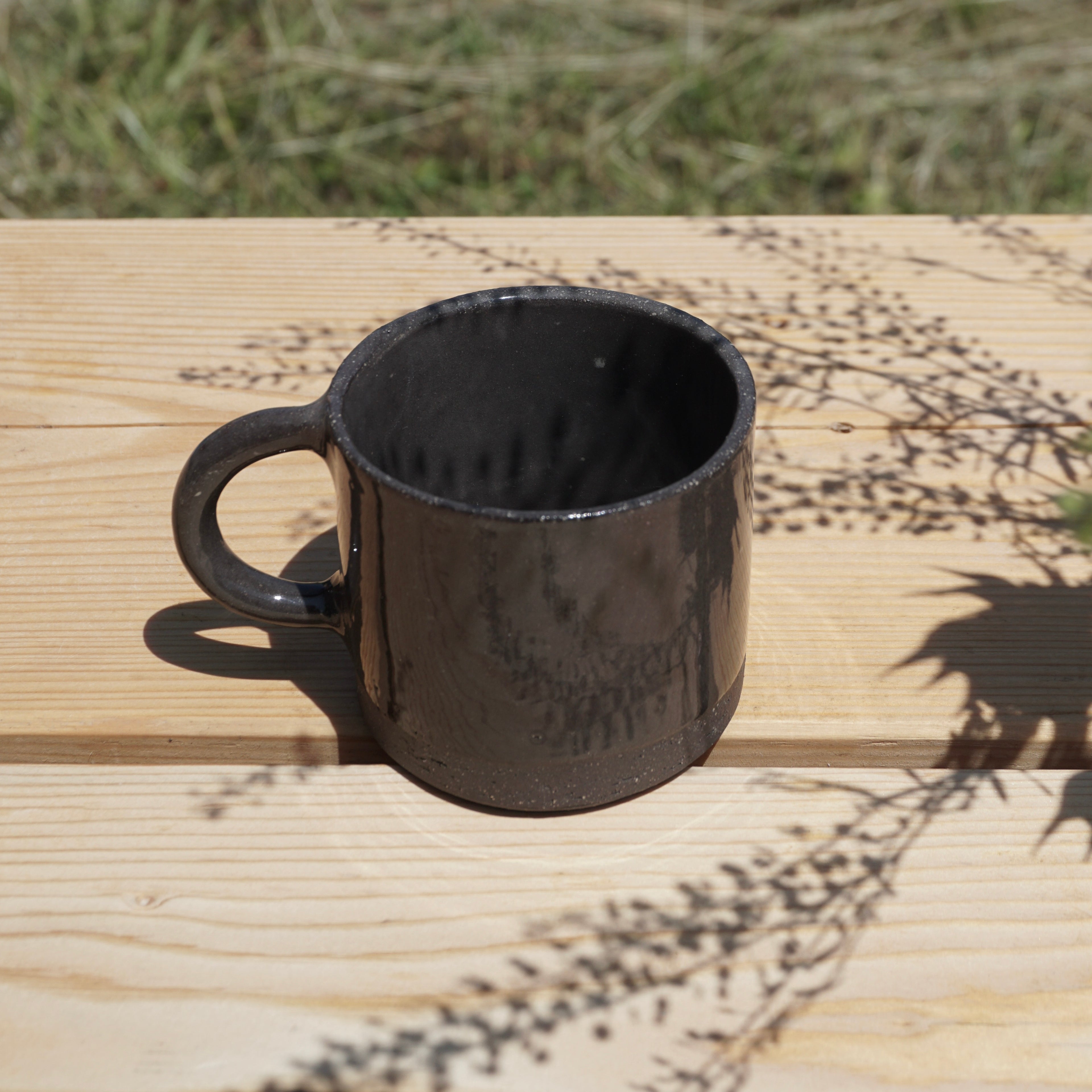 Kleine Tasse mit Henkel