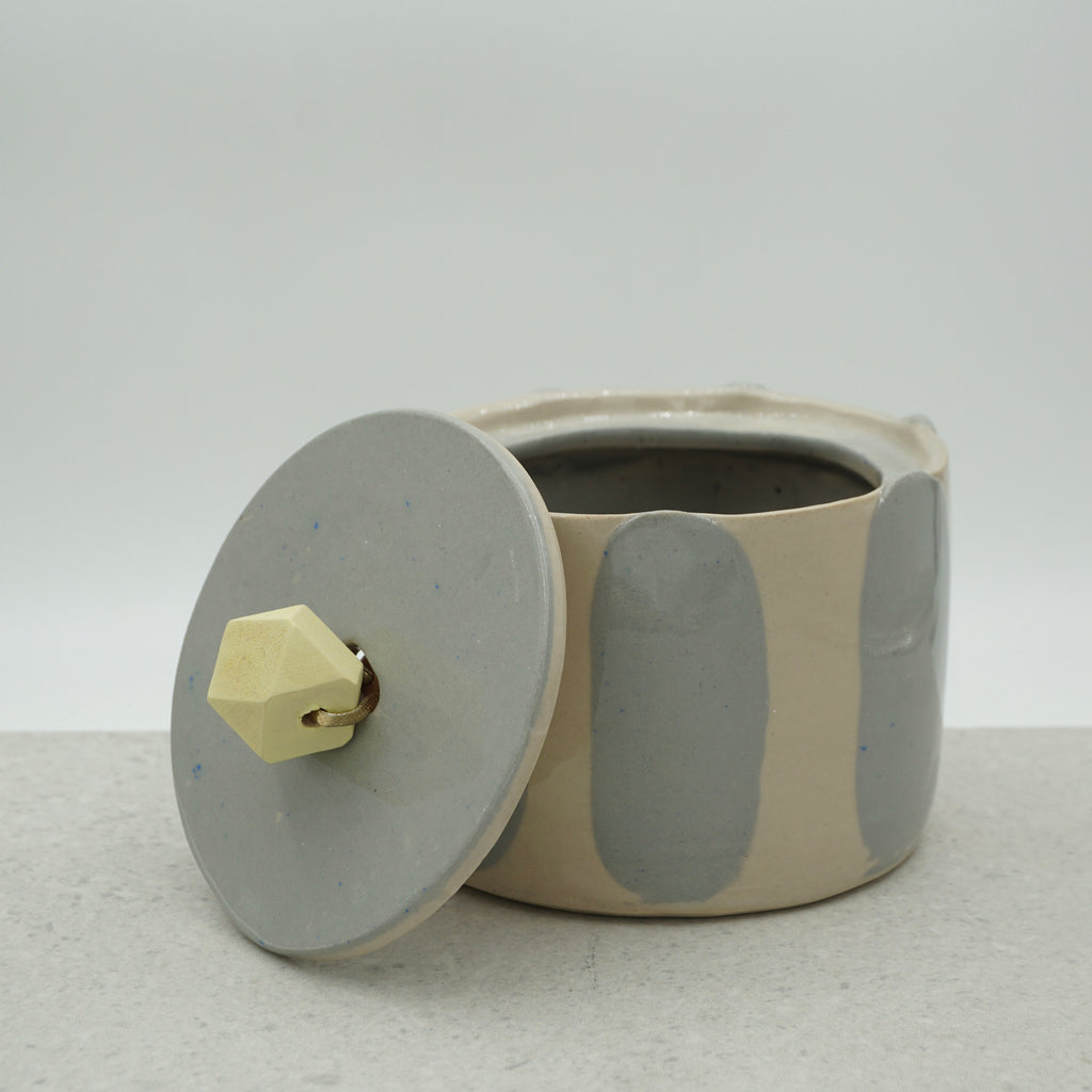 Dose mit Deckel