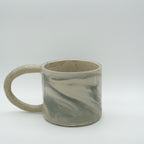 Kleine Tasse mit Henkel