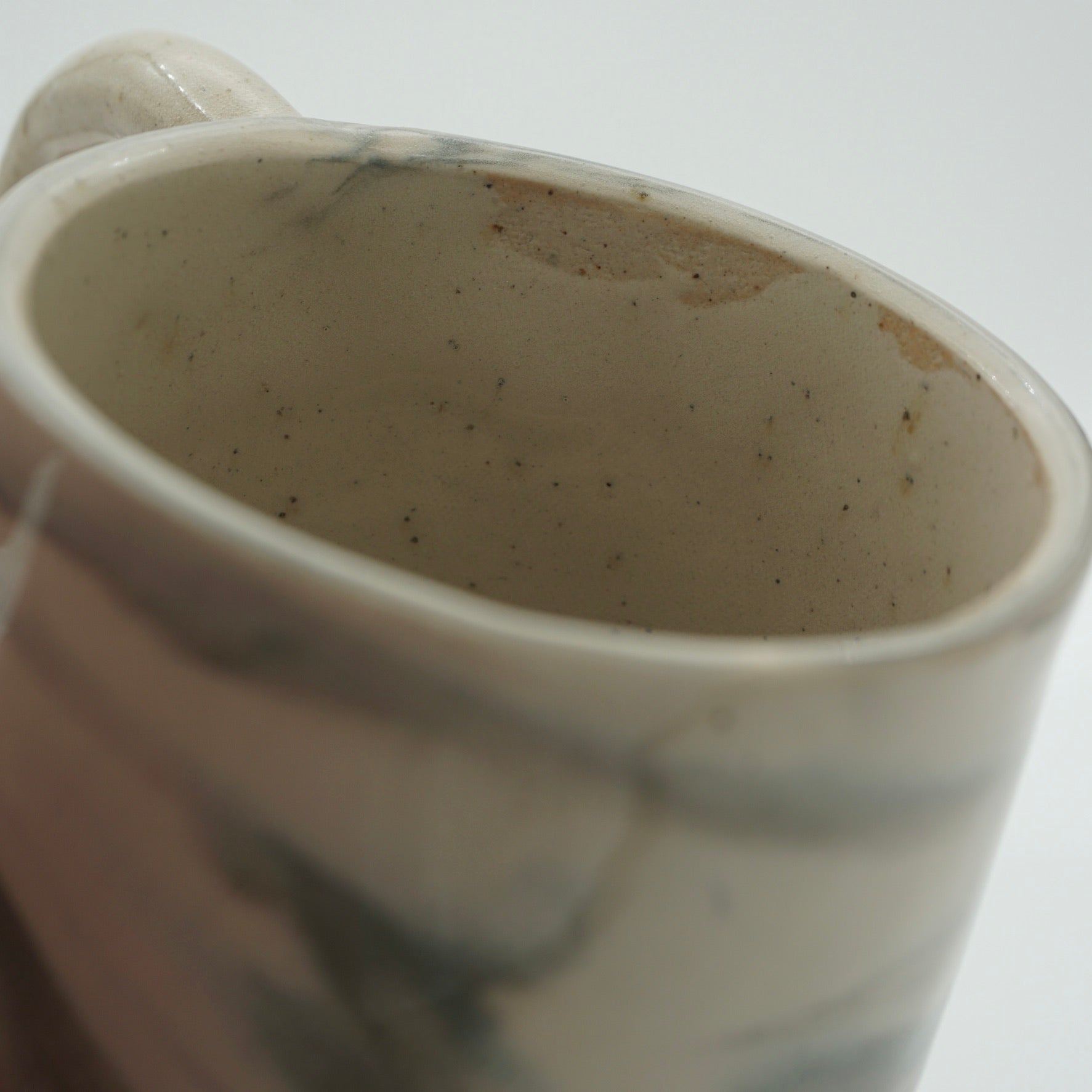 Kleine Tasse mit Henkel