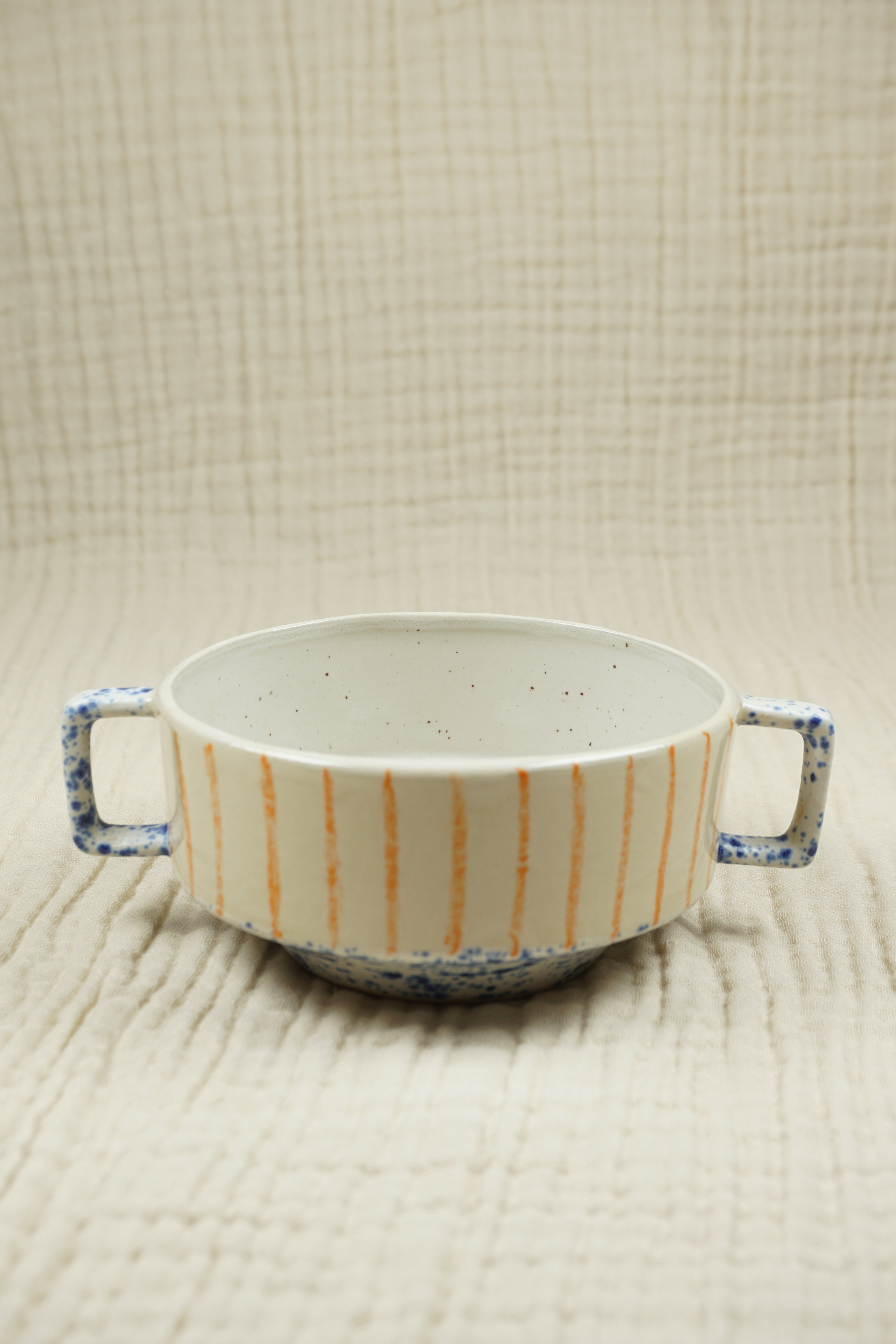 Suppenschüssel mit Griffen