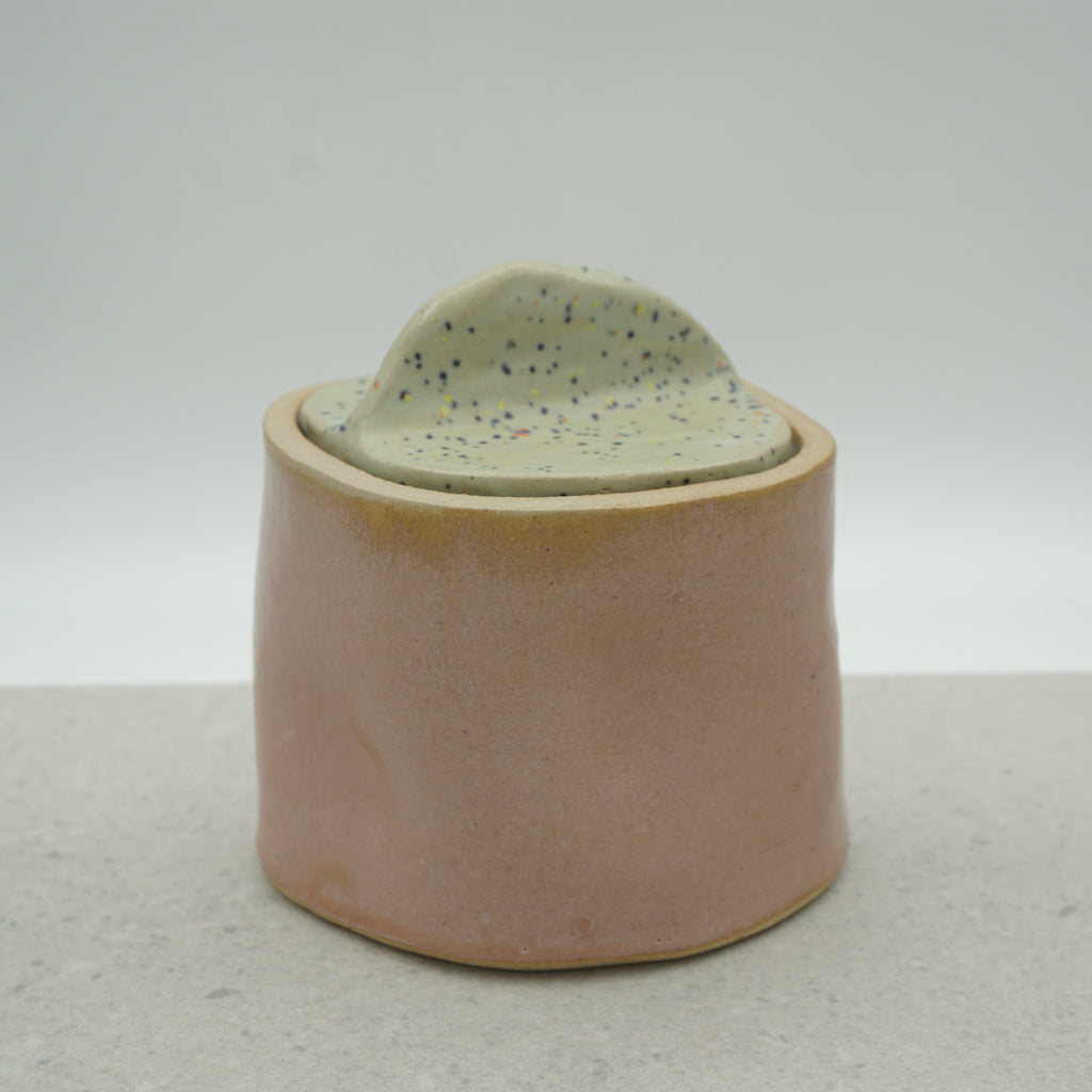 Dose mit Deckel und Löffel