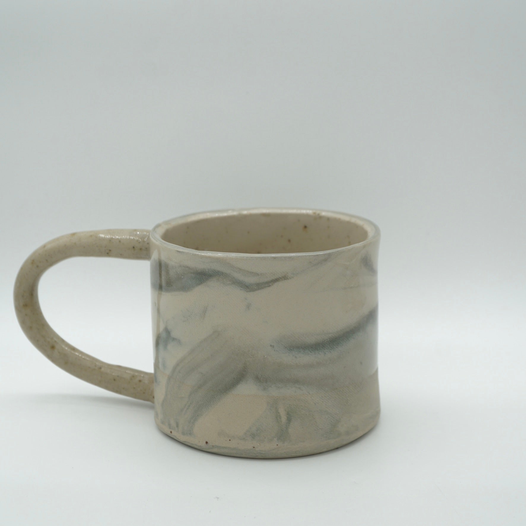 Kleine Tasse mit Henkel