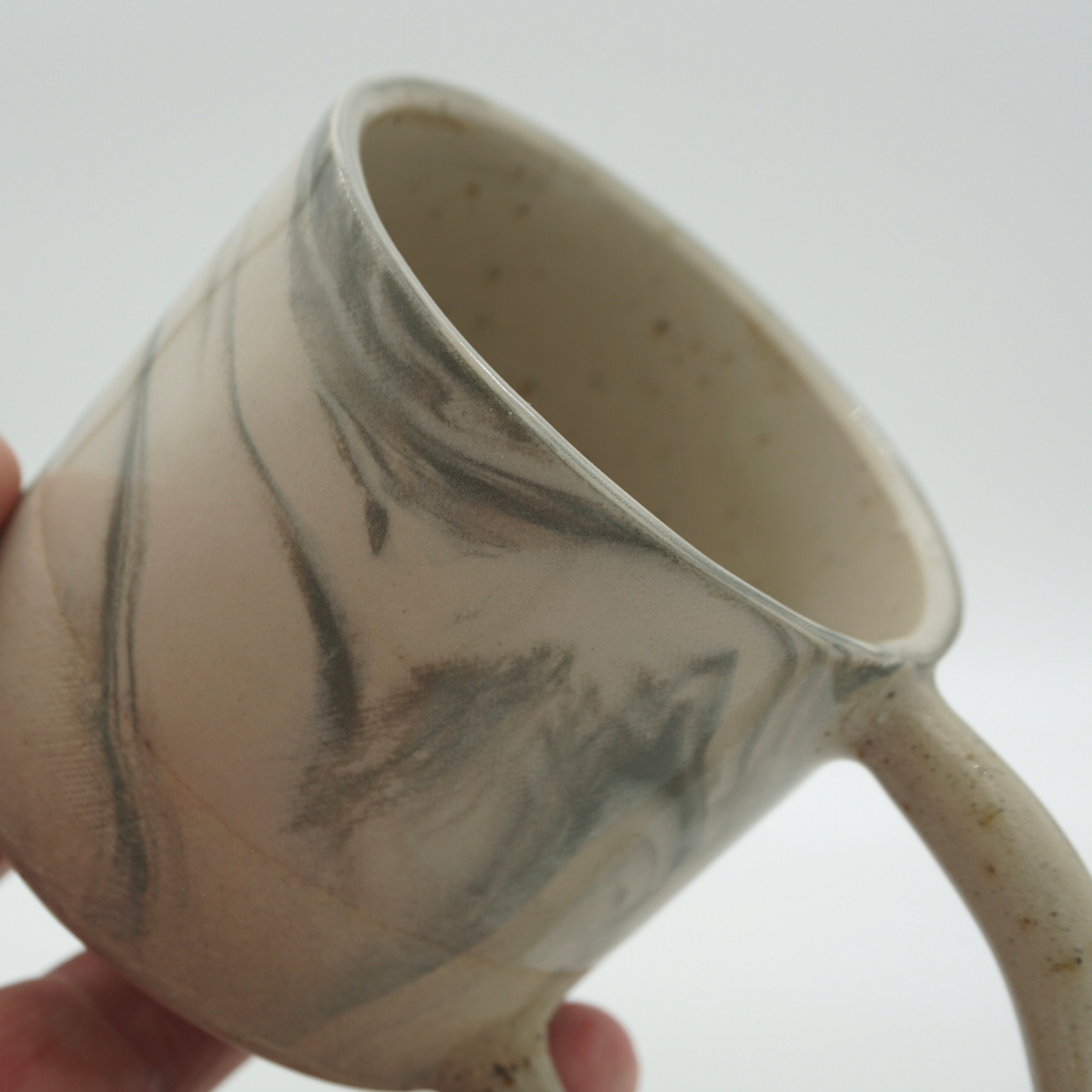 Kleine Tasse mit Henkel