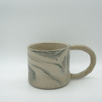 Kleine Tasse mit Henkel