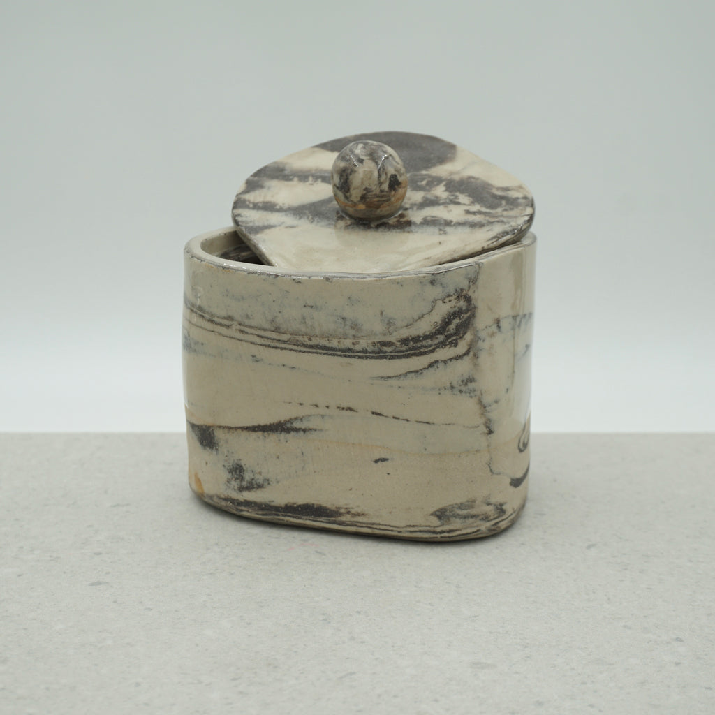 Dose mit Deckel