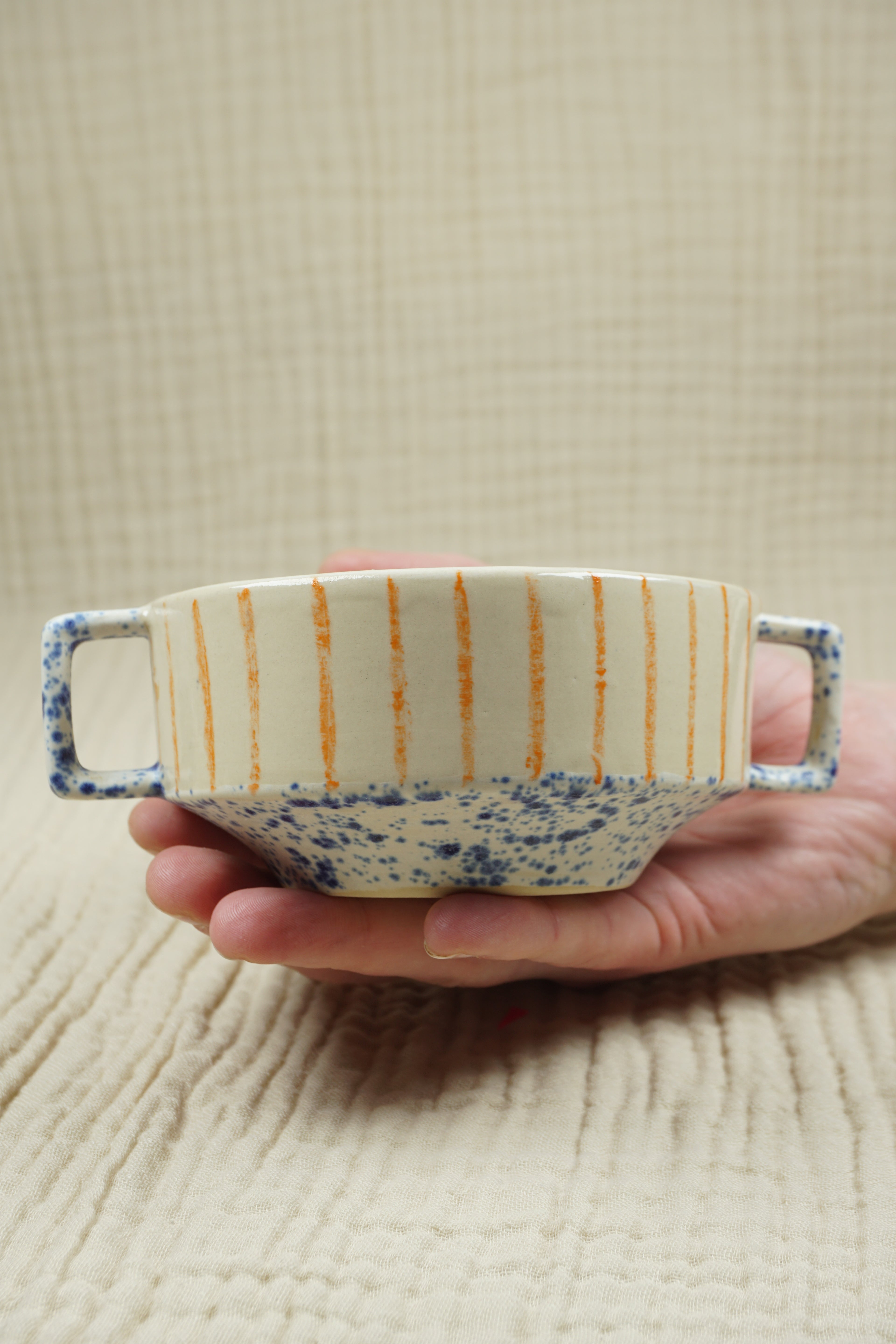 Suppenschüssel mit Griffen