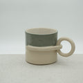 Kleine Tasse mit Henkel