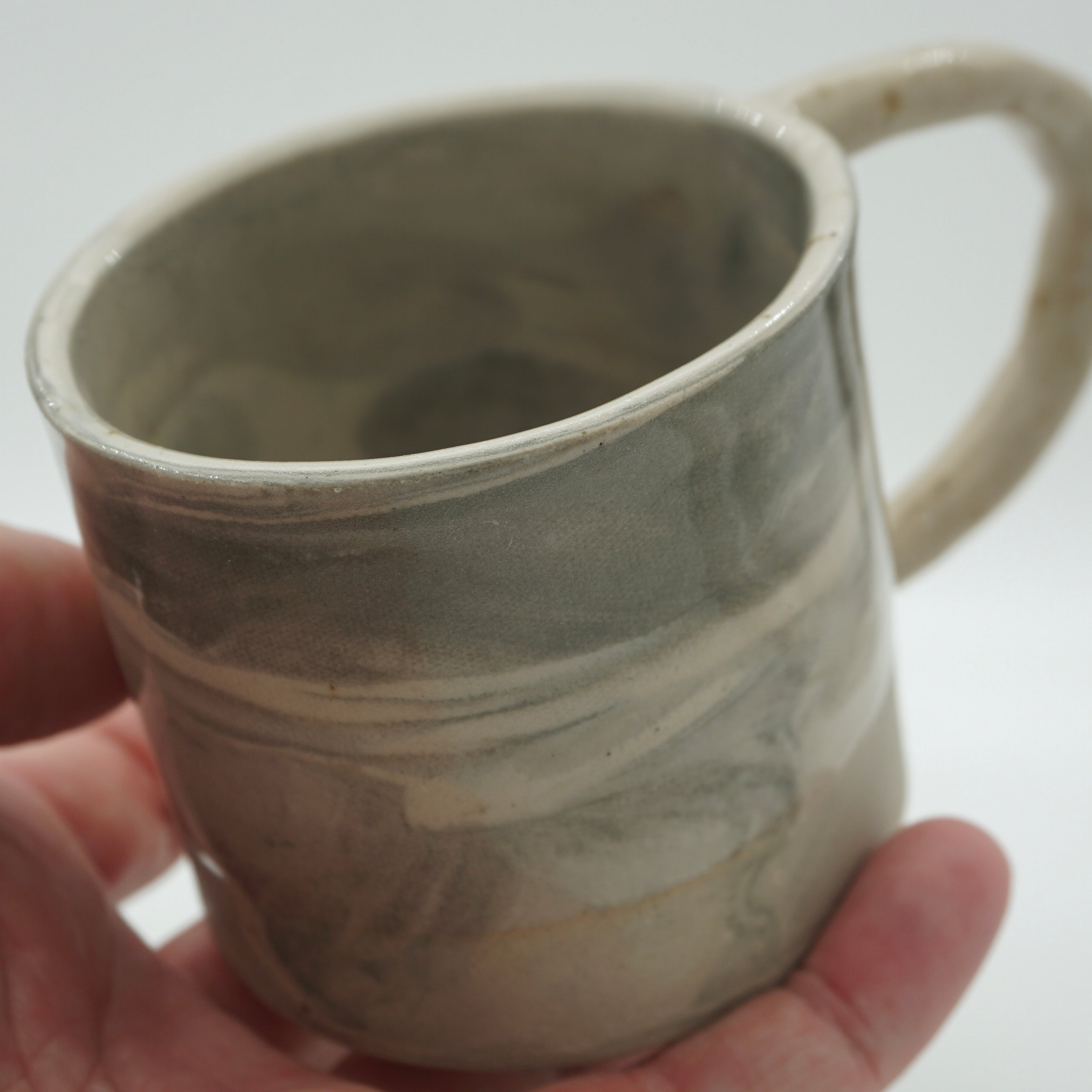 Kleine Tasse mit Henkel
