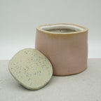 Dose mit Deckel und Löffel