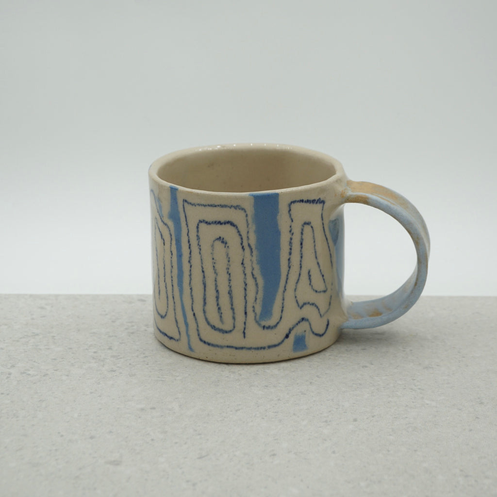 Kleine Tasse mit Henkel