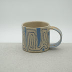 Kleine Tasse mit Henkel