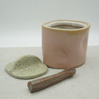 Dose mit Deckel und Löffel