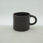 Kleine Tasse mit Henkel