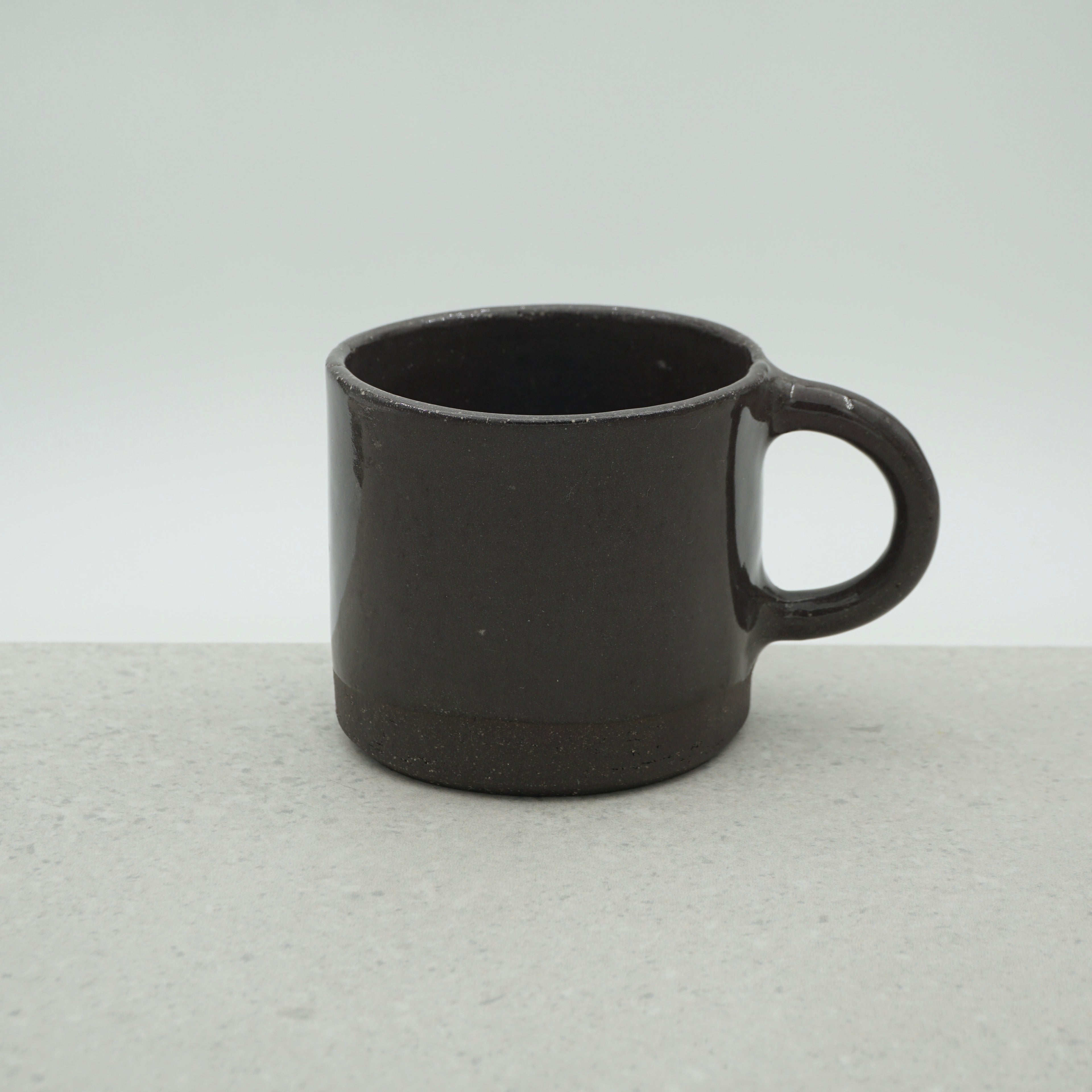 Kleine Tasse mit Henkel