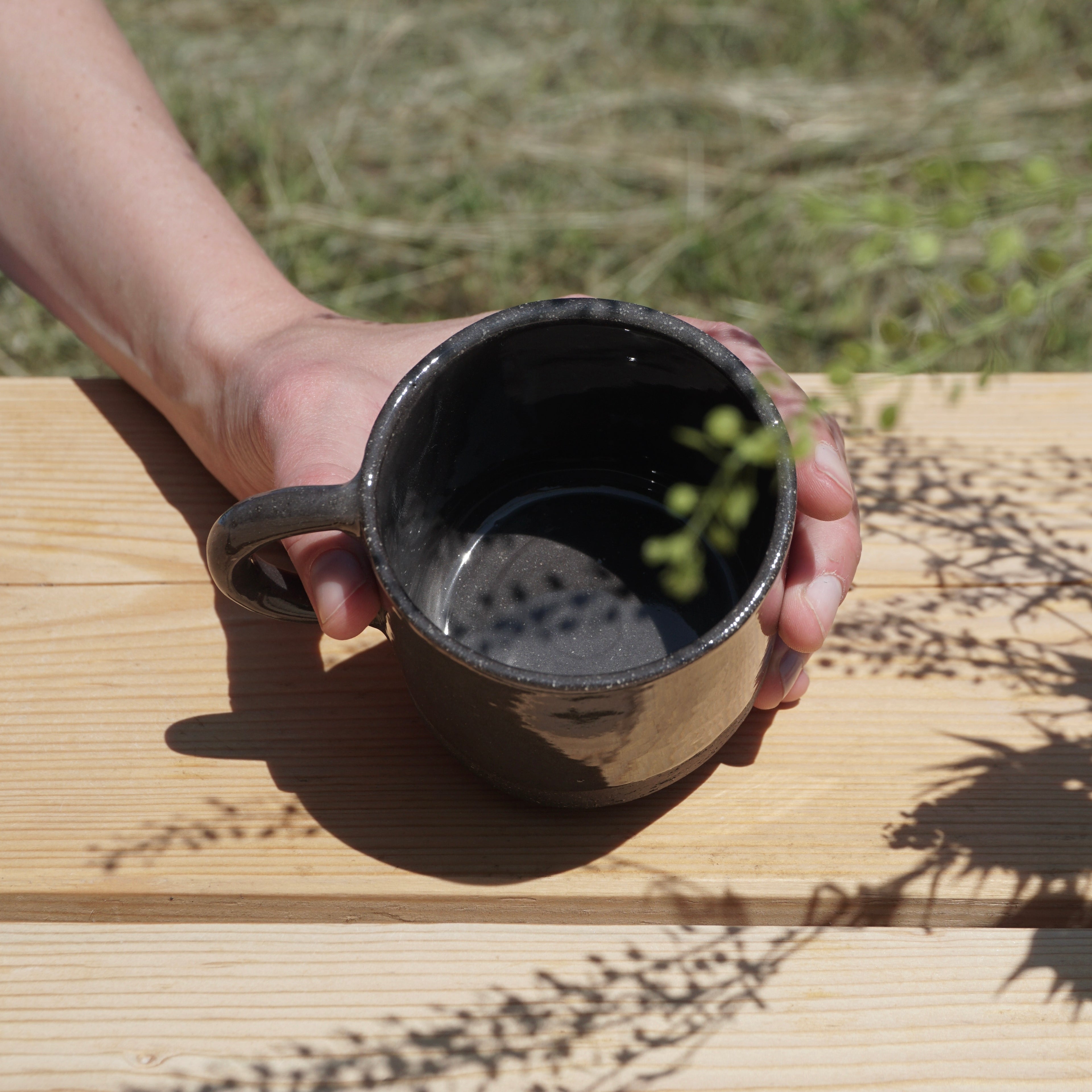 Kleine Tasse mit Henkel