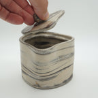 Dose mit Deckel