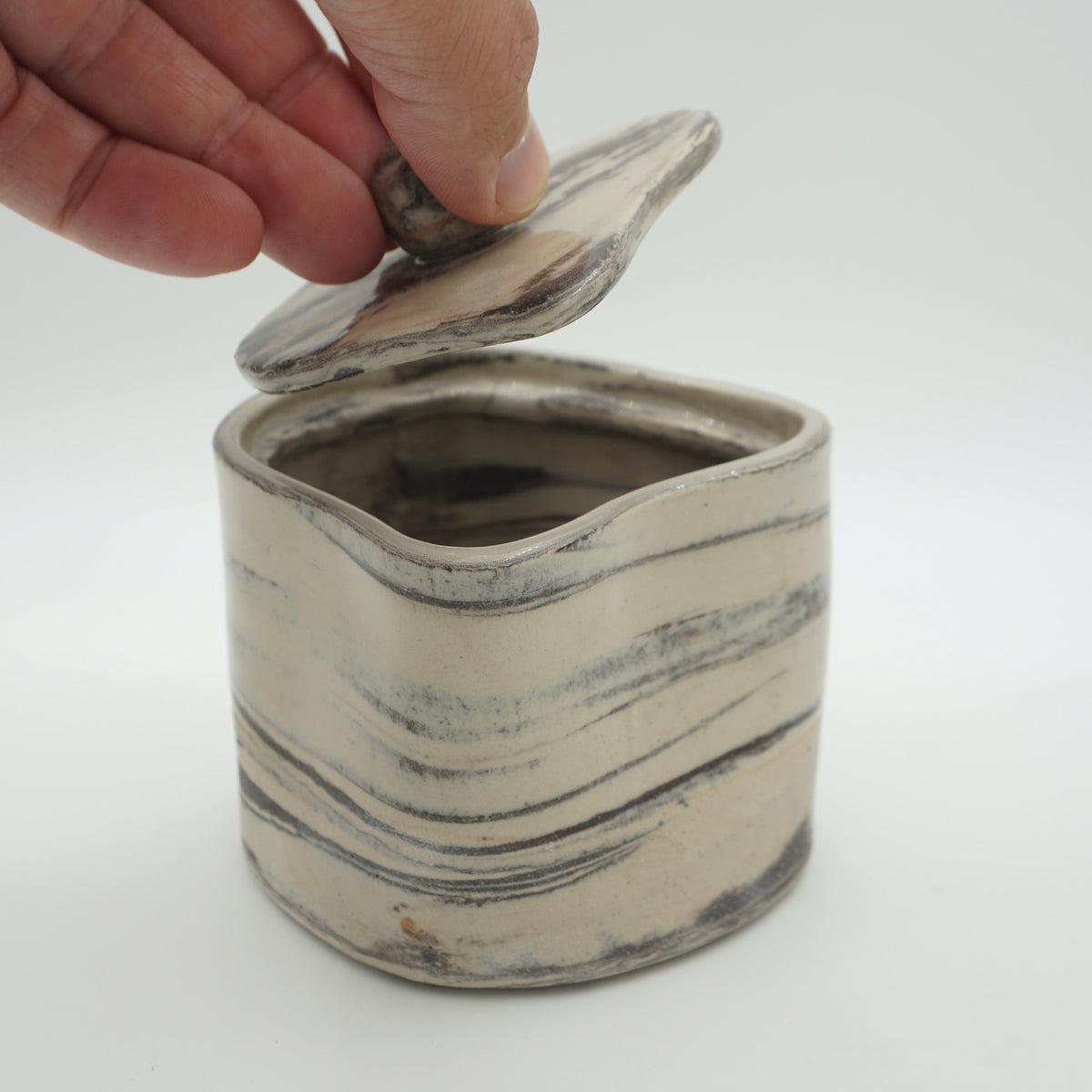Dose mit Deckel